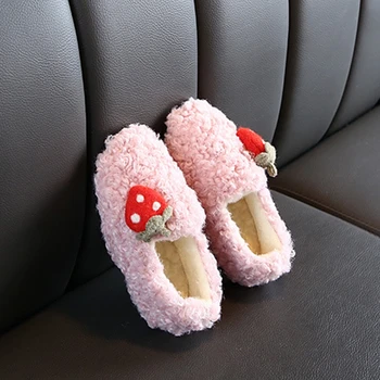 

New strawberry fur shoes plus velvet children peas shoes warm baby first walker shoes girls princess warm cotton shoes New