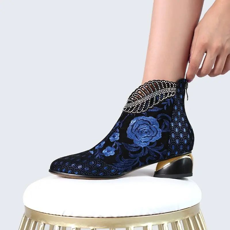 ZVQ/Модная женская обувь ботильоны из натуральной коровьей кожи на среднем каблуке 4,5 см ботильоны фиолетового и синего цвета в этническом стиле с цветочным узором