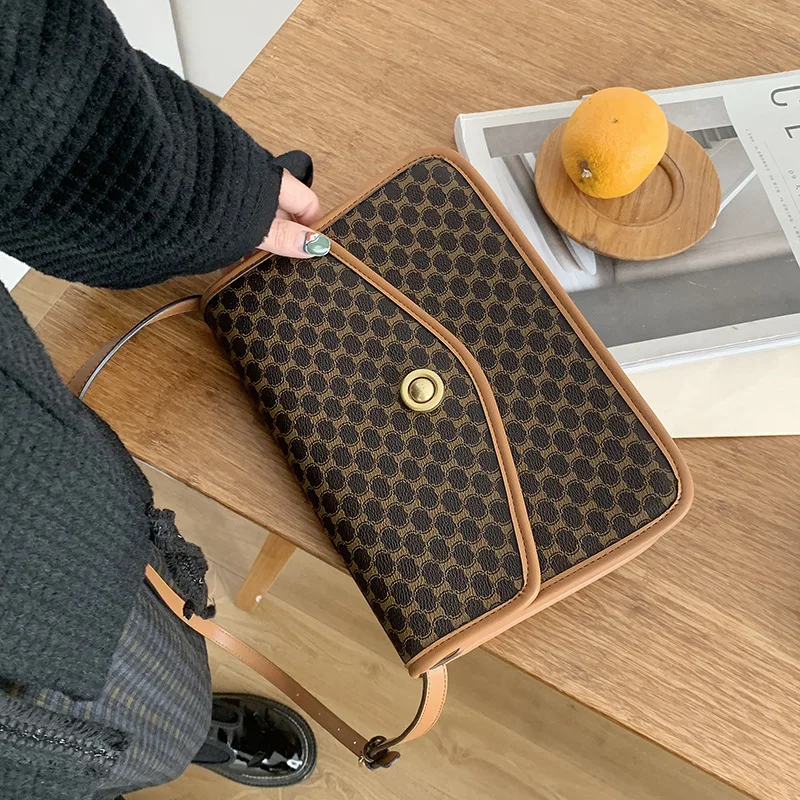 

Bag women's new 2020 wild small square bag European and American fashion retro pattern shoulder diagonally niche design