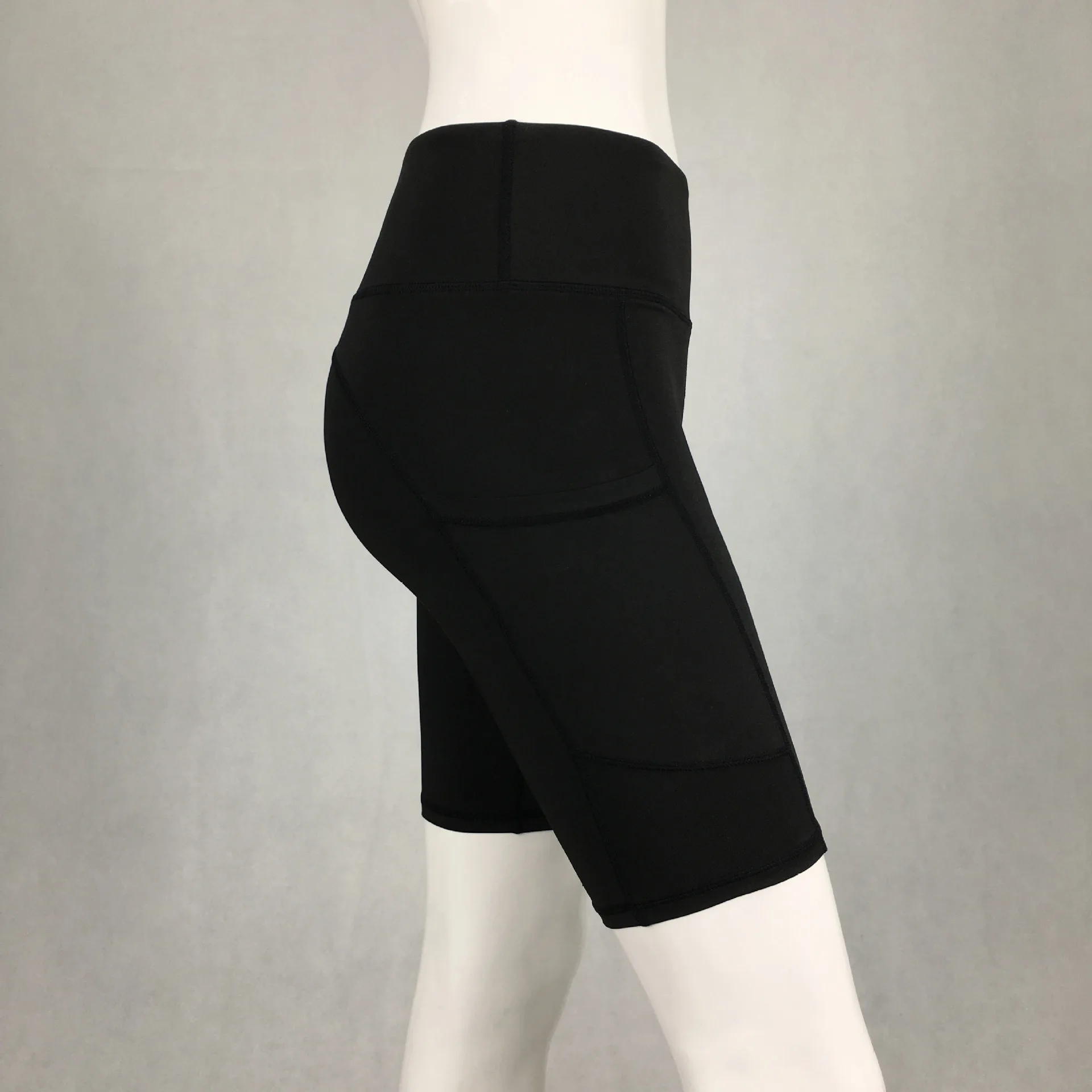 Hot Selling Spell Pocket Sports Shorts Tight Elasticity Black And White with Pattern Yoga Gym Shorts Women's
