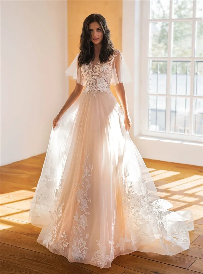 Красивое свадебное платье А-силуэта с коротким рукавом и глубоким круглым