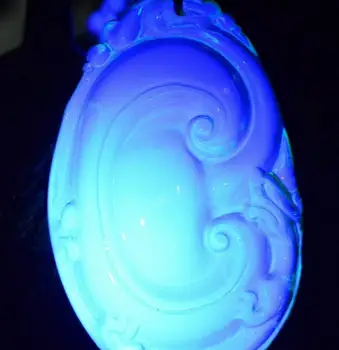 

Free Shipping New Dominica 5A pure water blue perruyi pendant amber honey wax flower pendant men's and women's sweaters