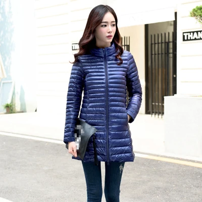 Navy blue Женское зимнее пальто ультра светильник тонкий 90% белый утиный пух куртки размера плюс женский длинный пуховик портативная теплая верхняя одежда - Цвет: Navy blue