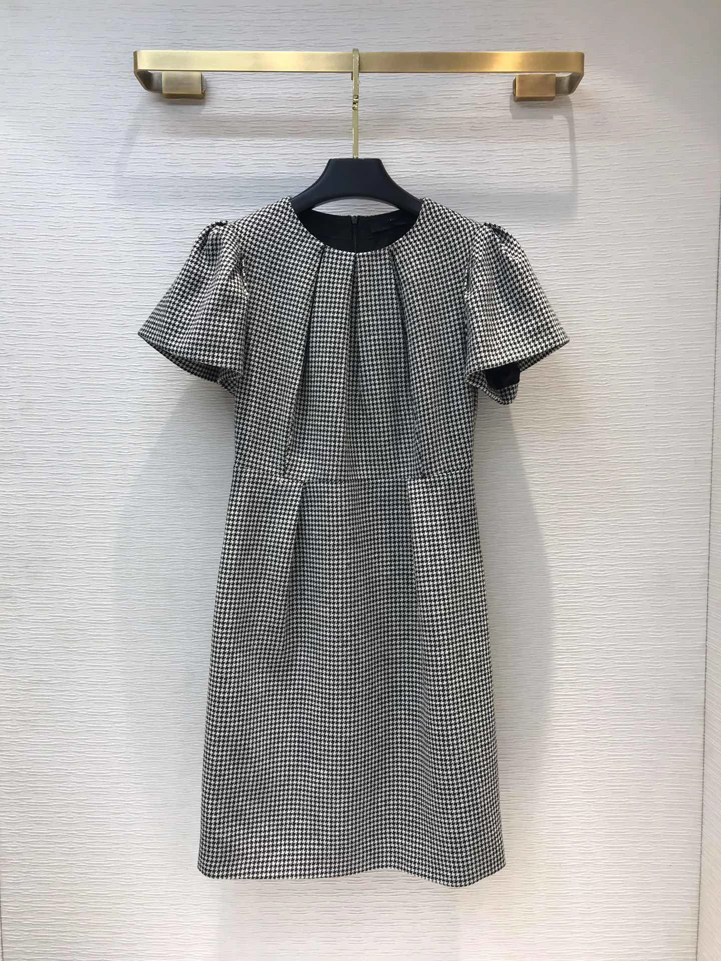

2019 new ladies fashion short-sleeved round neck pleated ruffled sleeves dress 0725