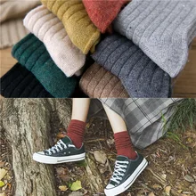 Женские однотонные выразительные хлопковые носки в японском стиле, зимние толстые повседневные винтажные носки для женщин, сохраняющие тепло, трендовые носки