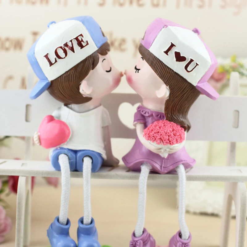 かわいいカップルキス人形樹脂工芸家の装飾品女の子友人クリスマスギフト部屋の装飾の結婚式誕生日クリスマスギフト Figurines Miniatures Aliexpress