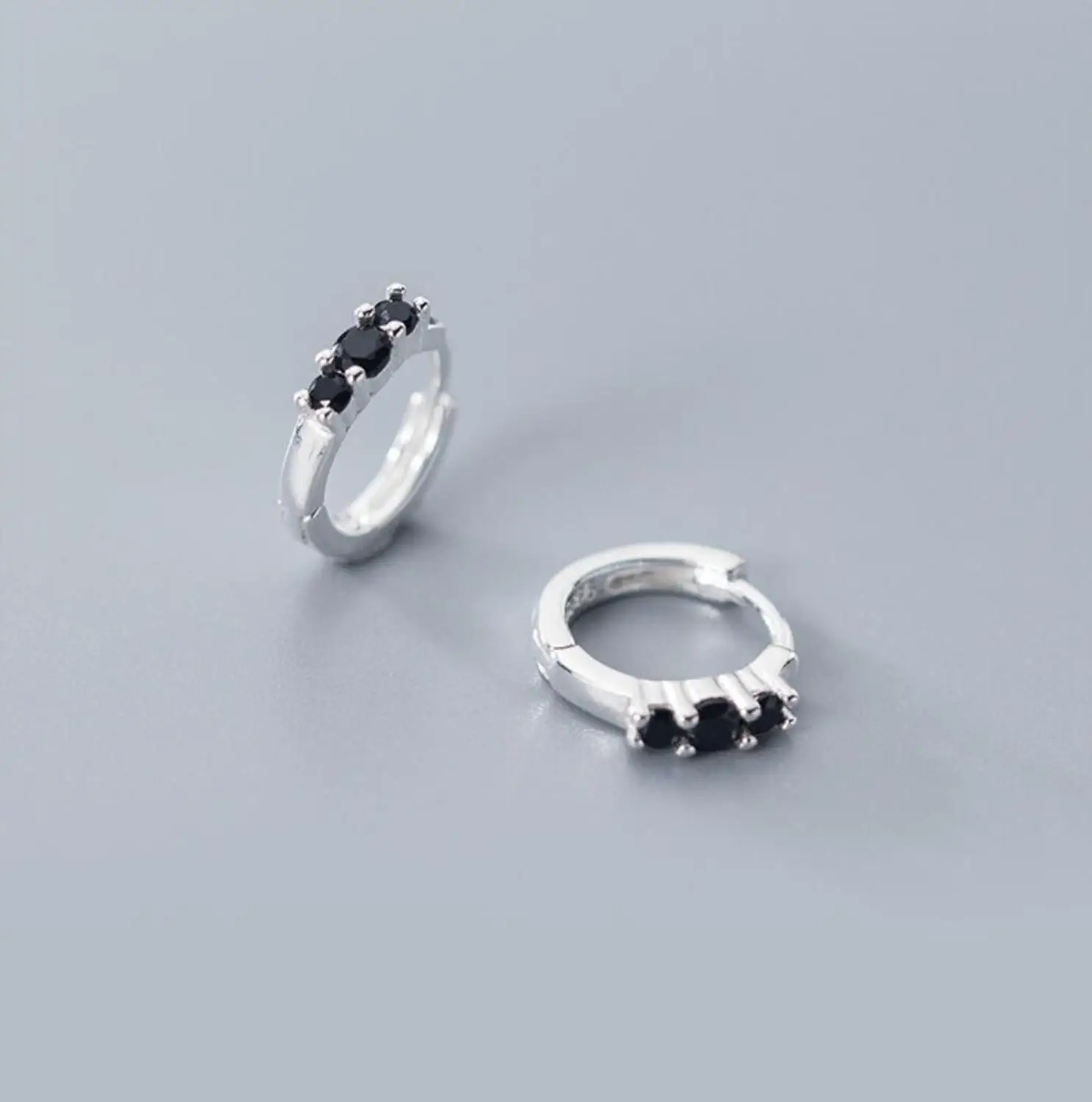 Black 925 пробы серебряные модные ювелирные изделия Pave CZ Huggie обруч хрящевая спираль серьги для женщин A1227 - Окраска металла: Black
