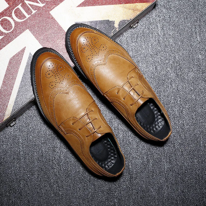 New Fashion Casual Italian Stylist Men Flat Formal Oxfords Wedding shoe Mens Dress Shoes Leather Brogue Shoes big size R3-59