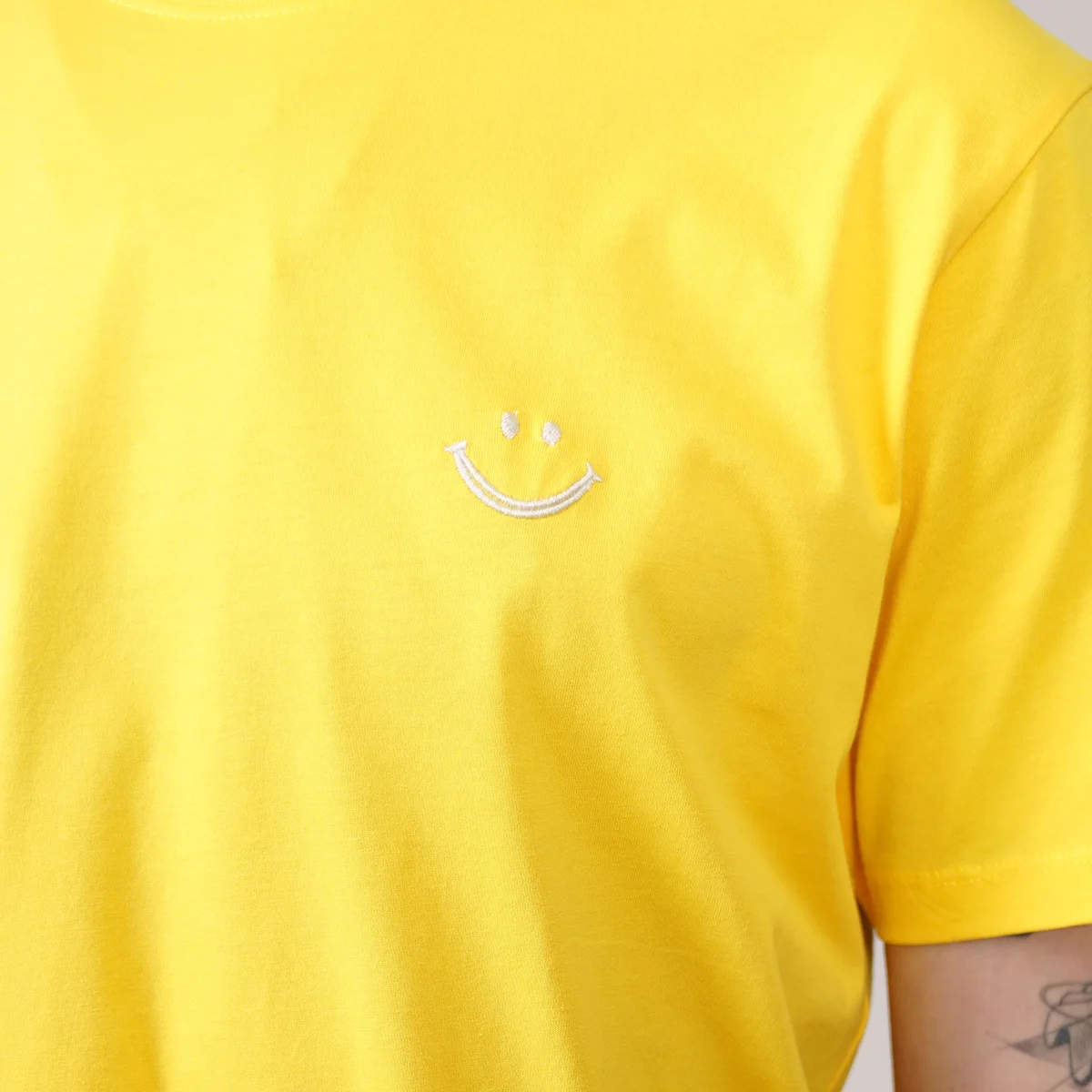 camiseta Unisex con bordado de sonrisa para hombre y mujer 5