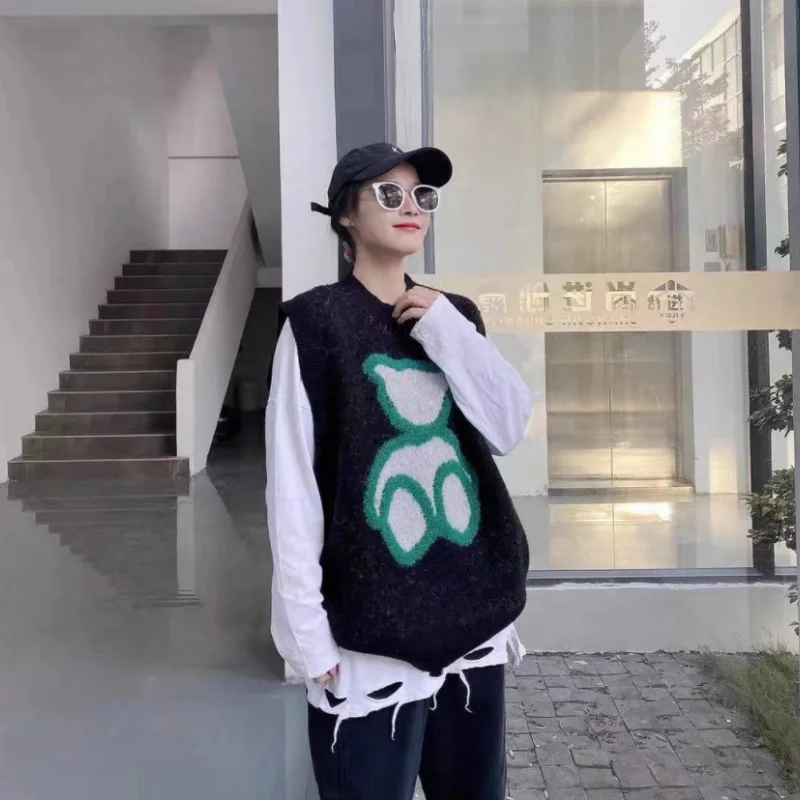 

O-Neck Sleeveless Sweater Pullovers Outwear Tank Tops Sweet Casual Style Bear Animal Knitted Vest Autumn Winter New Fashion