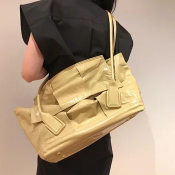 

The new large-capacity messenger bag. Casual. Fashion soft leather handbags. Women's large bag