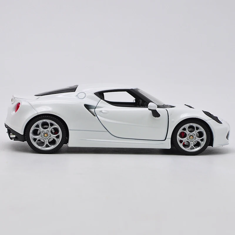 Изысканный 1:24 ALFA Romeo 4C спортивный автомобиль сплав модель, моделирование литой металл коллекция и Подарочная модель украшения