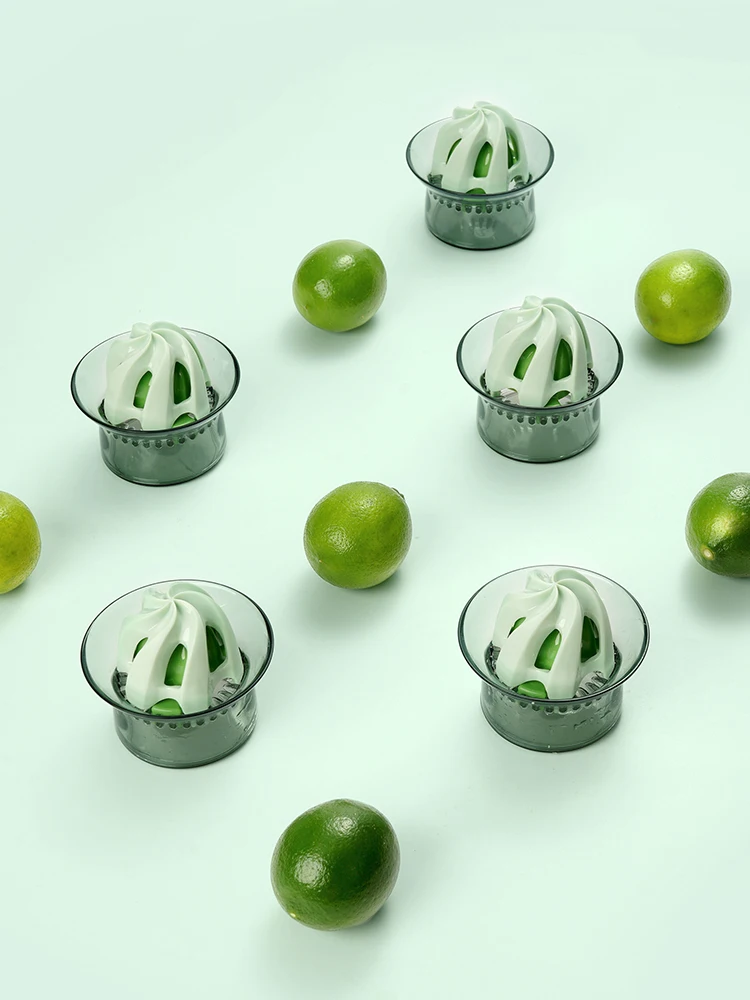 Portable Lemon Juicer Fruit Vegetable Manual Pressing Controller Blender Household Mini Juice Maker Multifunctional Kitchen Tool