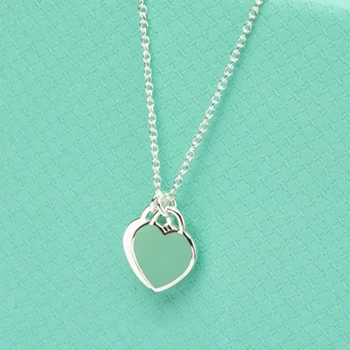 

Double Hearts Tag Necklace, Simple Necklace Design with Delicate Engraved Heart-shaped Necklaces, Exudes Exquisite Elegance.