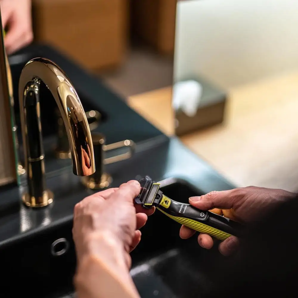 Бритва Philips QP2520 OneBlade Женская аккумуляторная с NimH батареей обеспечивает до 4