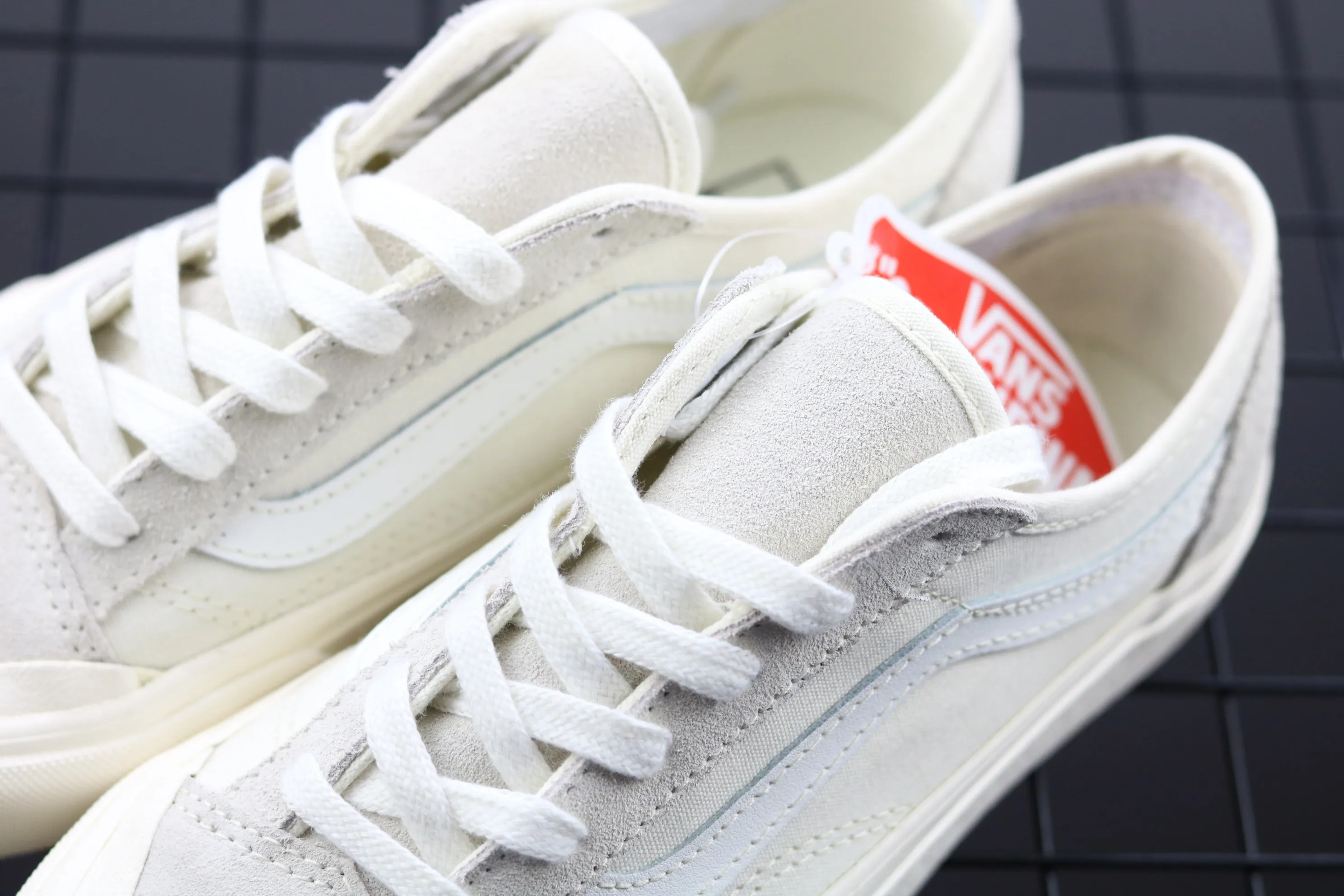 VANS STYLE 36 SF/Мужская и женская обувь; оригинальная Классическая парусиновая обувь в стиле ретро; белая повседневная обувь для катания на коньках; коллекция года; VNOA3MVLQC5