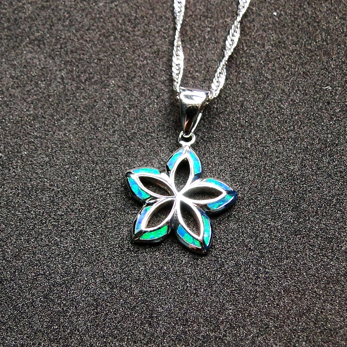 

Ethiopia Genuine Blue Opa Flower Necklace Pendant Silver Plate Jewelry