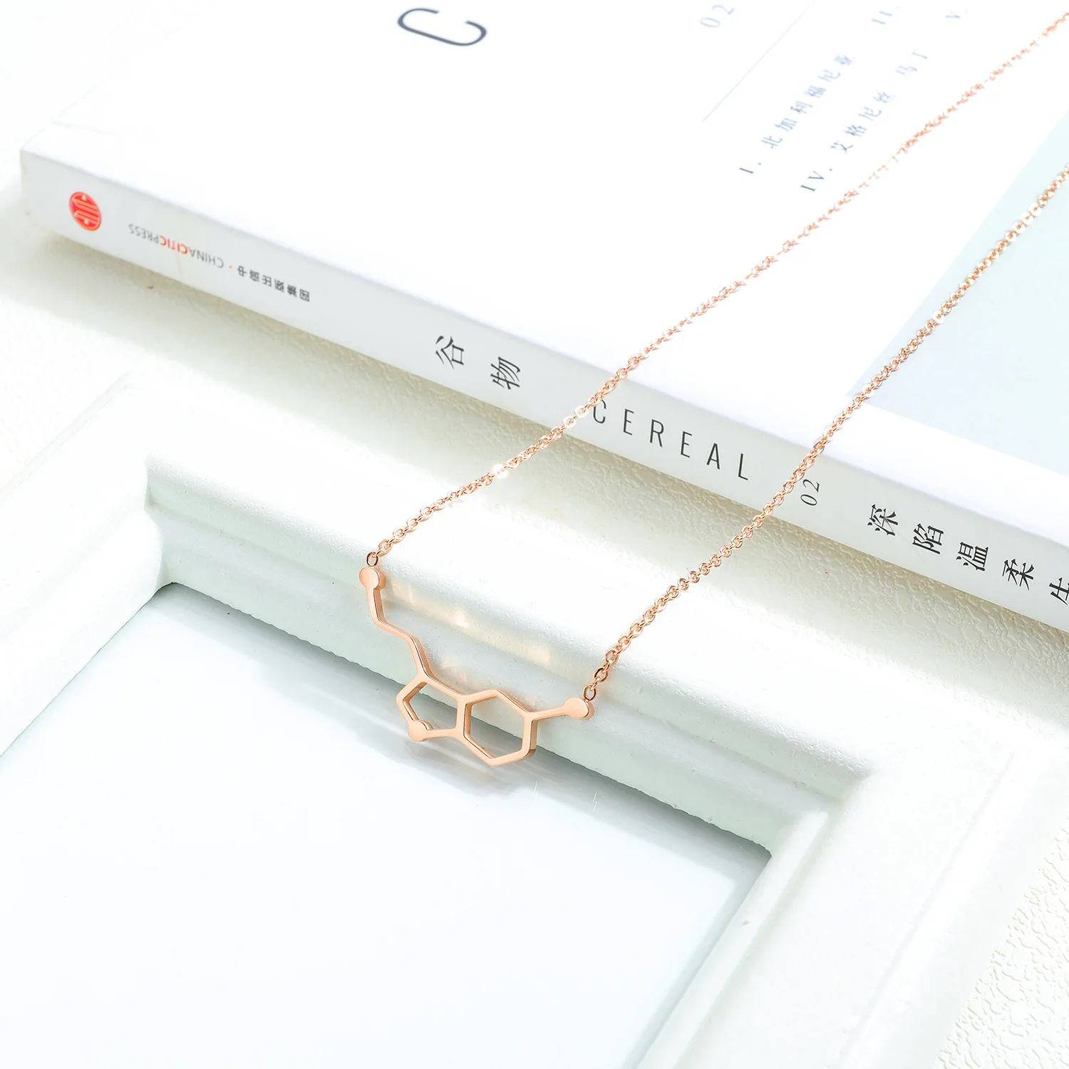 

Hot Sales Creative Dopamine Molecular Titanium Steel Necklace Equations of Love Chemical Structure Molecular Formula Pendant