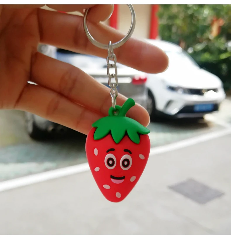 Strawberry 100 шт./лот 3D мультфильм ПВХ фрукты брелок в форме ананаса Арбуз брелок овощи брелоки авокадо дуриан брелоки - Цвет: Strawberry