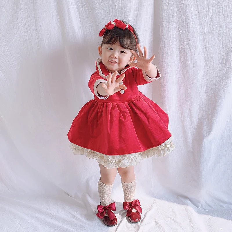 Зимнее плотное платье принцессы с кукольным воротником в испанском стиле