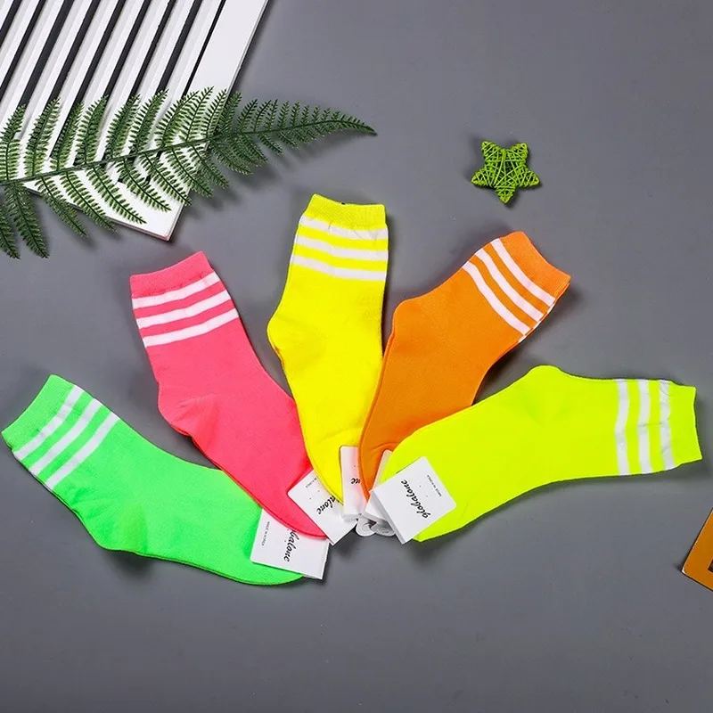 Однотонные полосатые носки с принтом модные персонализированные флуоресцентные цветные спортивные повседневные весенне-осенние женские хлопковые носки в Корейском стиле