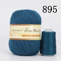 895