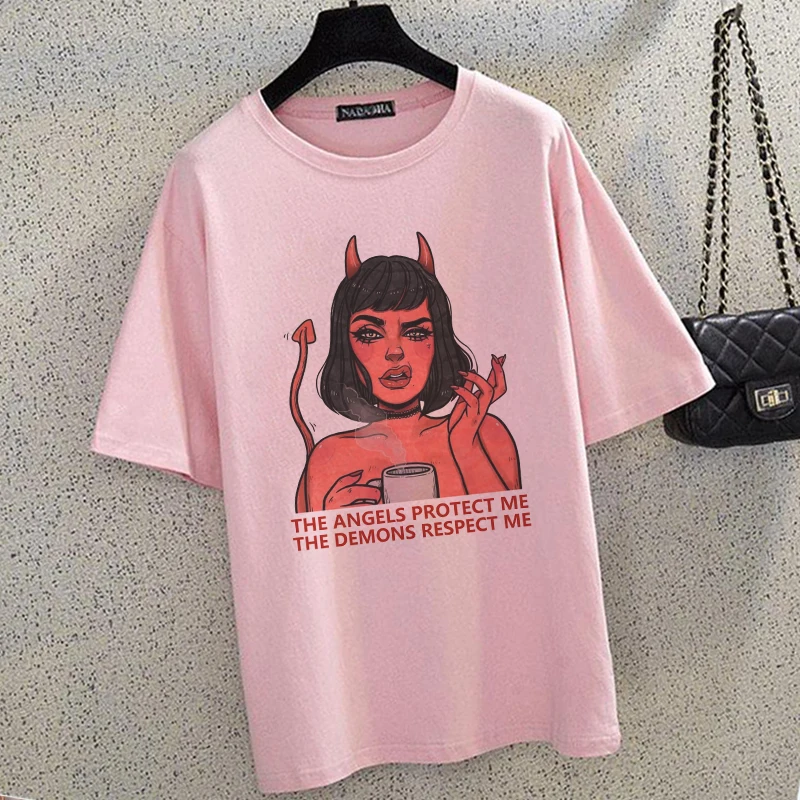Ангелы защищают мне демоны уважать меня розового цвета с рисунком в виде женщин