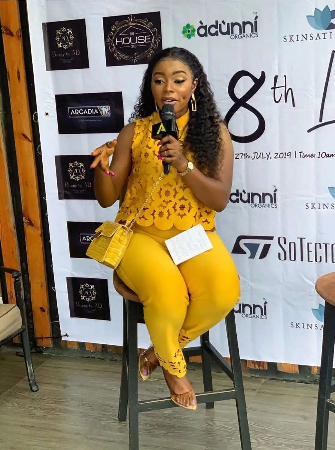 Женский уличный комплект из двух предметов Кружевной укороченный топ с вырезами