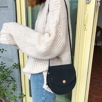 

2020 Autumn Retro round Flap Messenger Bag Simple Solid Color Pu Shoulder Bag Scrub