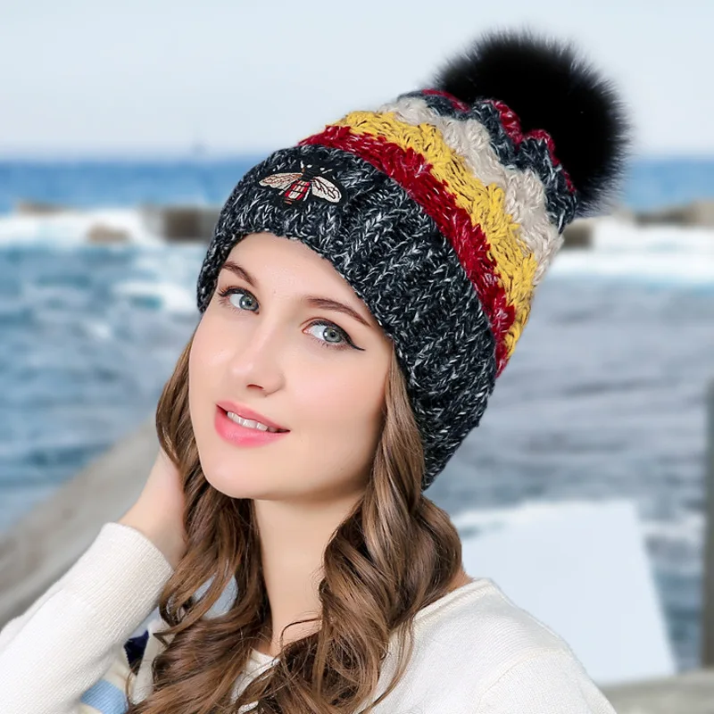 

New Wool Cap Ladies Autumn Winter Warm Hat Embroidery Bee Four-color Knit Hat Plus Velvet Thickening Hair Ball Winter Cap Gorras