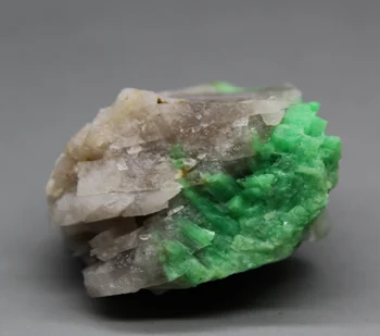 

47g Natural gem-grade green emerald mineral crystal specimens stones and crystals quartz crystals from china