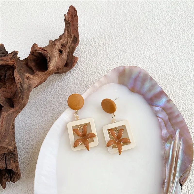stud earrings Эмалированные желтые клипсы, серьги с цветами для женщин, манжеты для ушей, белые квадратные клипсы, серьги без проколов, модные ювелирные изделия - Окраска металла: stud earrings