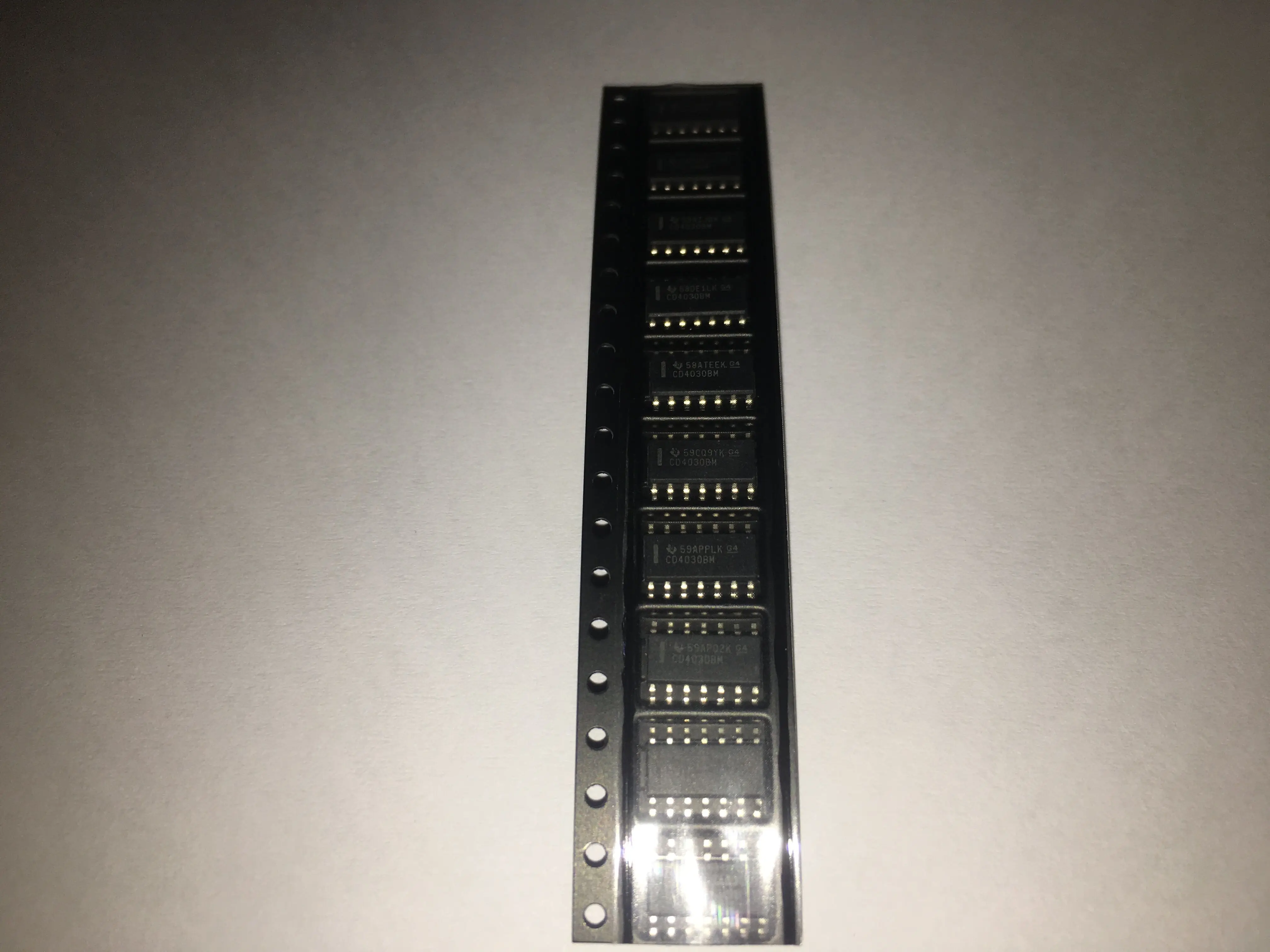 CD4030BM Новые|Компоненты предохранителей| |