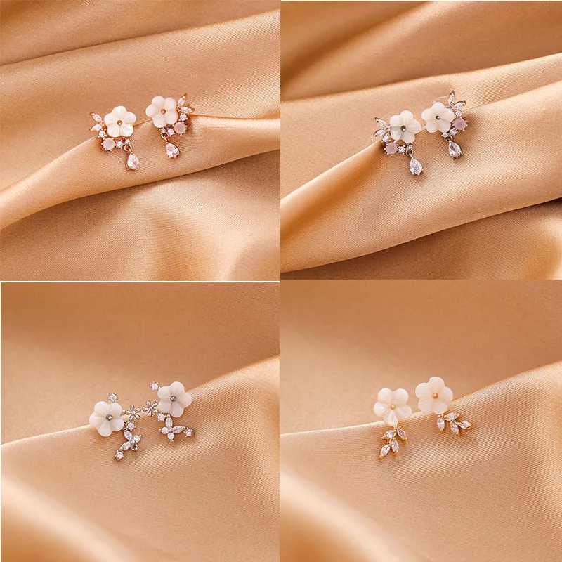 

Trendy Kroean Micro-inlaid Shell Flower Crystal Water Drops Earrings Literary Compact Mini Flower Stud Earrings Jewelry