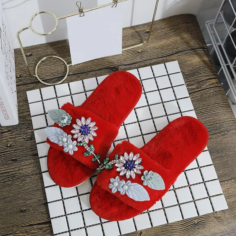 Red Женские зимние теплые меховые тапочки; женские короткие плюшевые Вьетнамки; домашняя повседневная обувь на нескользящей плоской подошве; женская обувь с аппликацией и открытым носком - Цвет: Red