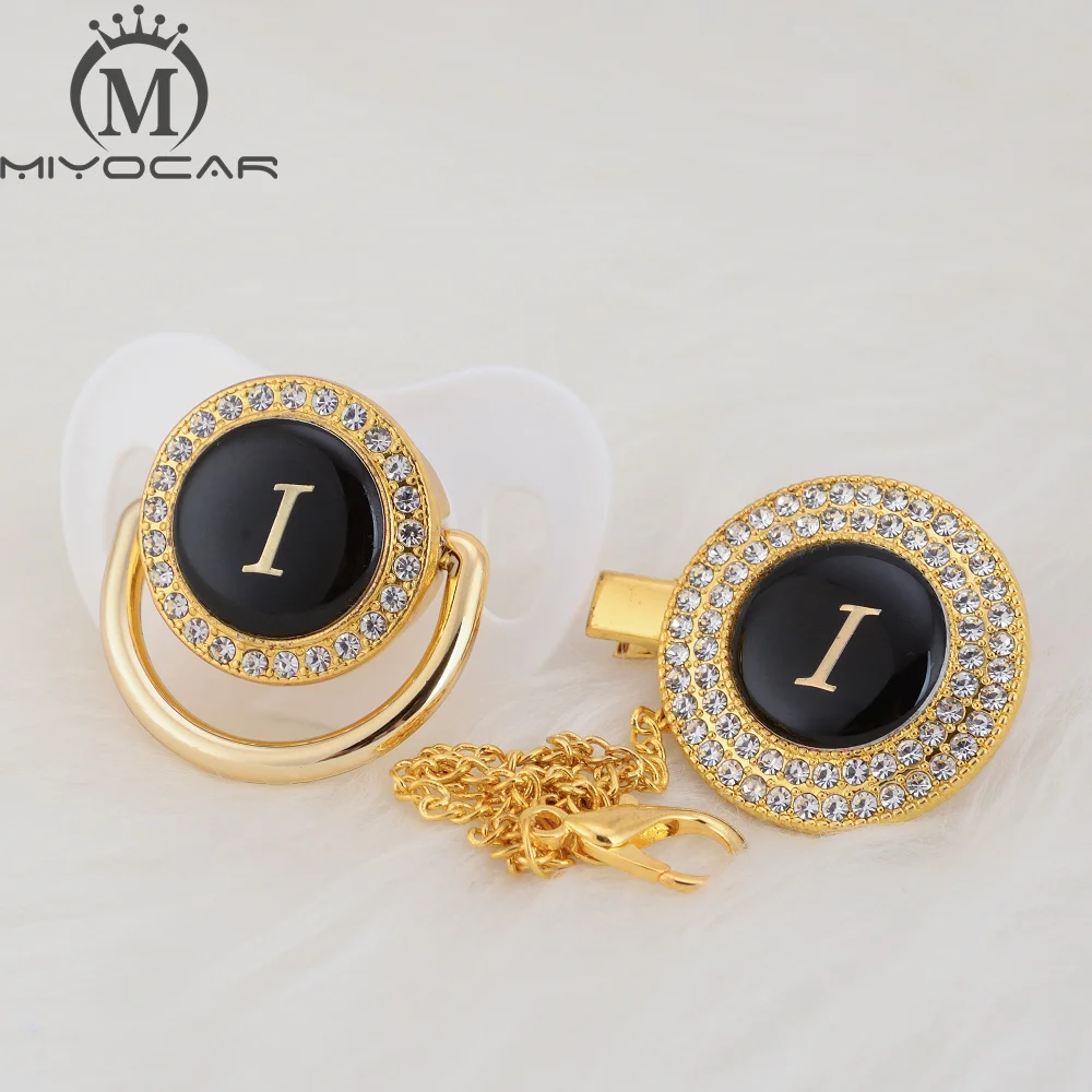 Chupeta e Chupeta Bling Bonito Clipe Conjunto Nome Iniciais Letra i Original Bpa Livre Manequim Design Exclusivo li 8 Estojos e corrente p/ chupetas
