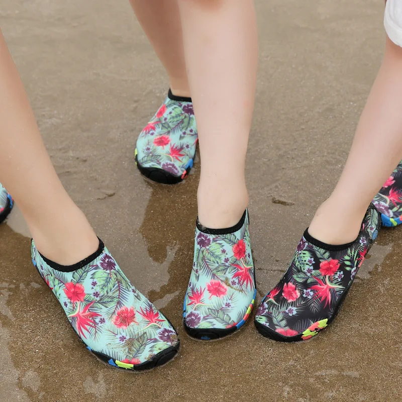 Обувь для плавания с цветочным принтом; водонепроницаемая обувь; пляжные кроссовки; водные тапочки; нескользящие дышащие быстросохнущие мягкие носки