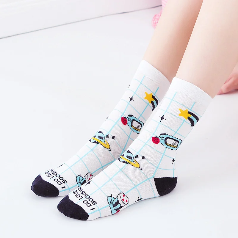 Dreamlikelin Cartoon Colorful Graffiti Personalized Girls Socks White Cotton Sports Crew Socks for Women