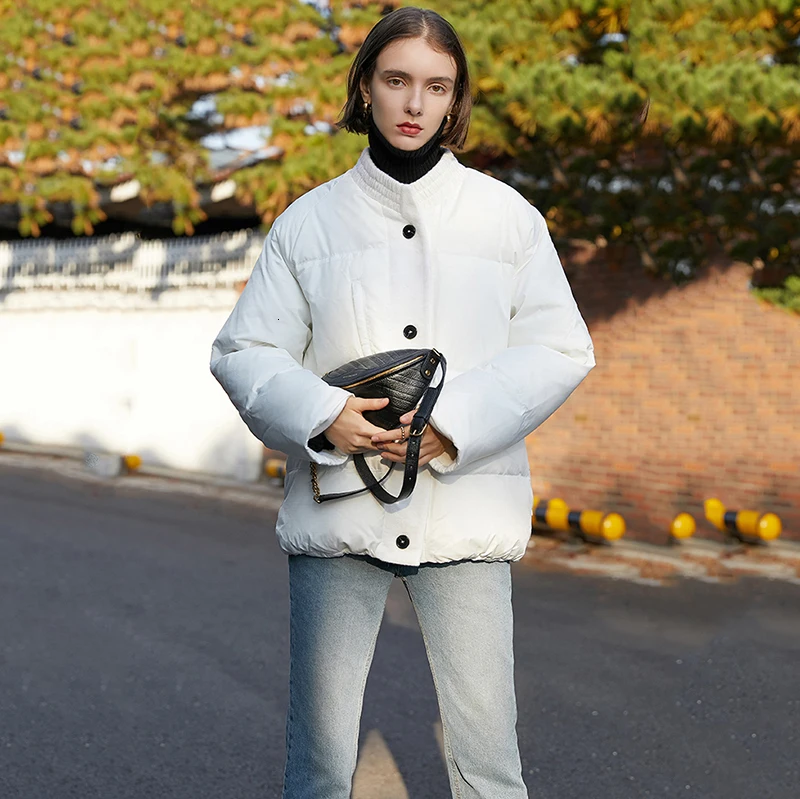 [EAM] Loose Fit White Brief Big Size Down Jacket New Long Sleeve Warm Women Parkas Fashion Tide Autumn Winter 1M597
