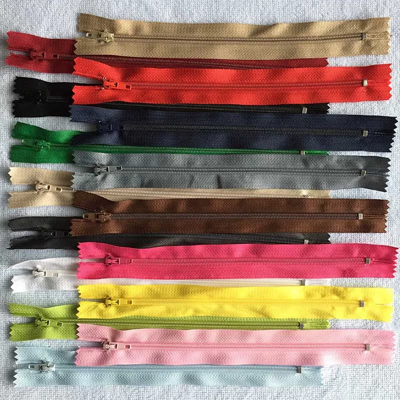 5-Piece Set of 12-60cm Nylon Coil Zippers - Versatile Sewing Accessories in 21 Colors