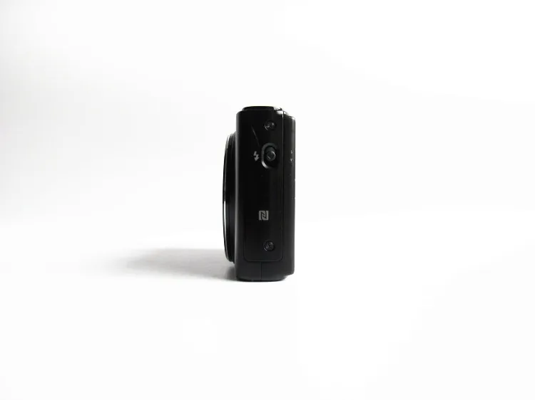 USED Canon PowerShot SX610 HS - Wi-Fi Enabled 18x Optical Zoom (25–450mm)  20.2 Megapixel High-Sensitivity CMOS digital camera