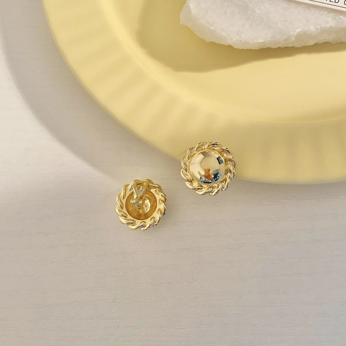 Vintage Gold Color Clip On Earrings No Hole Ear Clips Sun Wreath Clip