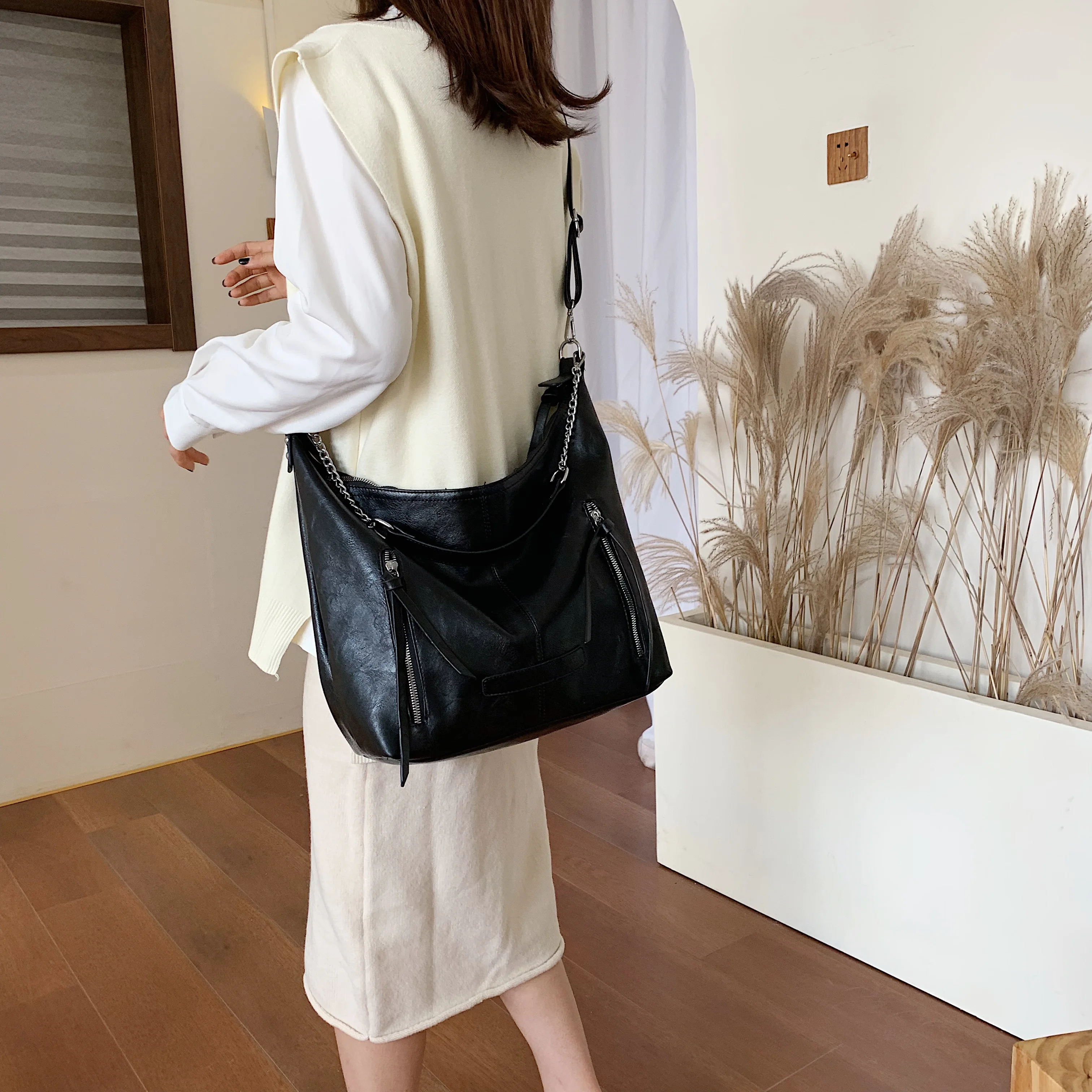 Retro Leather PU Leather Crossbody Bags For Women Chain Shoulder Messenger Bag High Capacity Travel Handbags and Purses