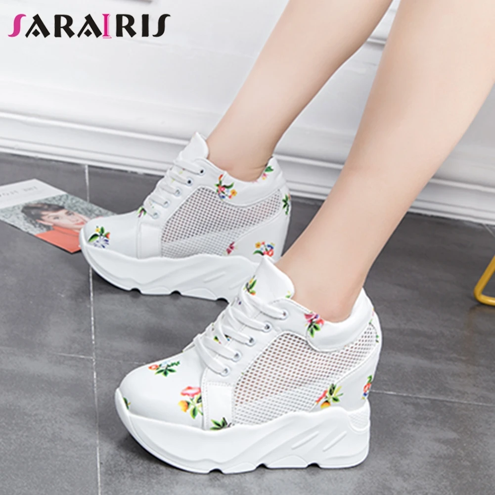

SARAIRIS New Girl 2019 Breathable Hidden Heels Sneakers Women Platform Sneakers Sweet Flower Print Shoes Woman