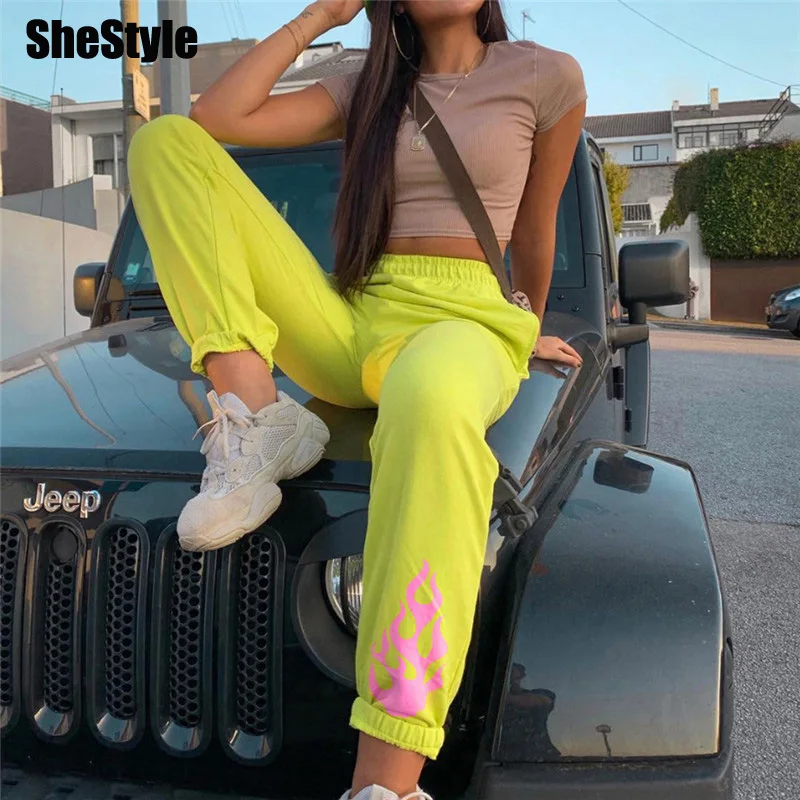 Shstyle свободные неоновые брюки-карго с принтом для женщин огненным повседневные