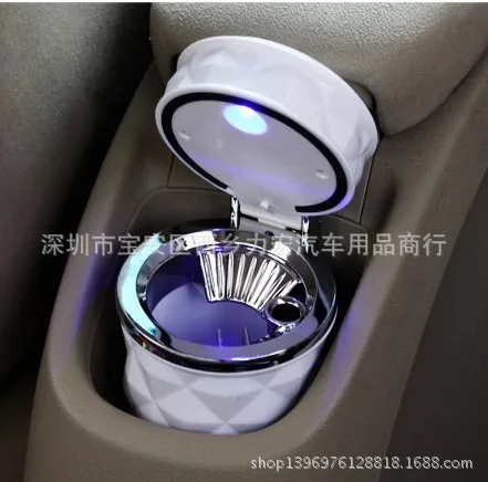 Car Diamond Split Surface Automobile Ashtray Car Ashtray with LED Light Car Ashtray