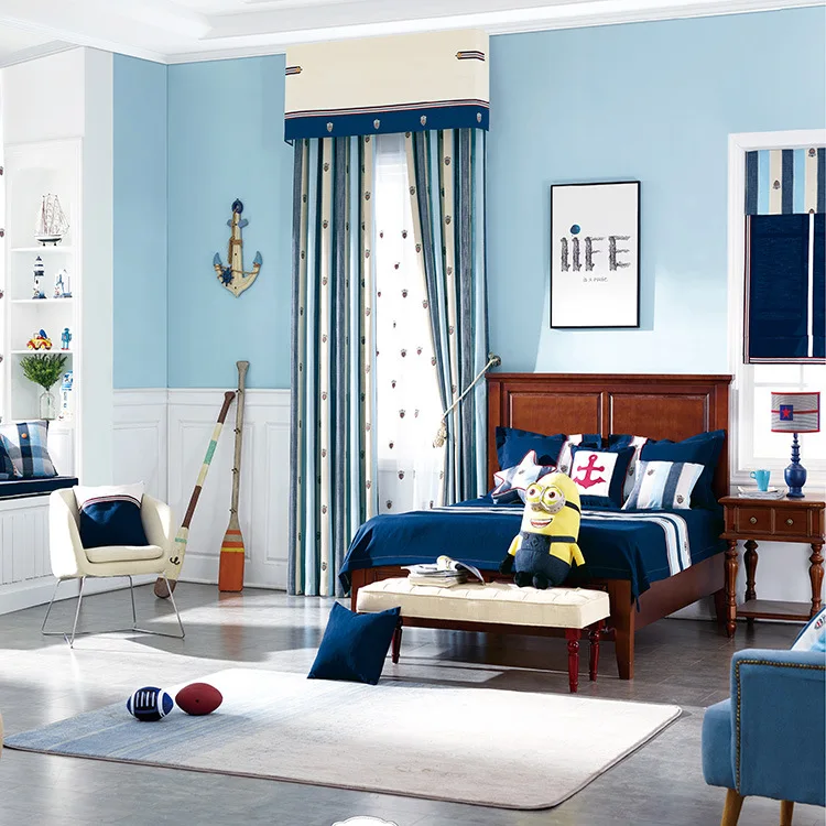 Шторы с вышитой эмблемой в полоску виде мультяшного синего и белого
