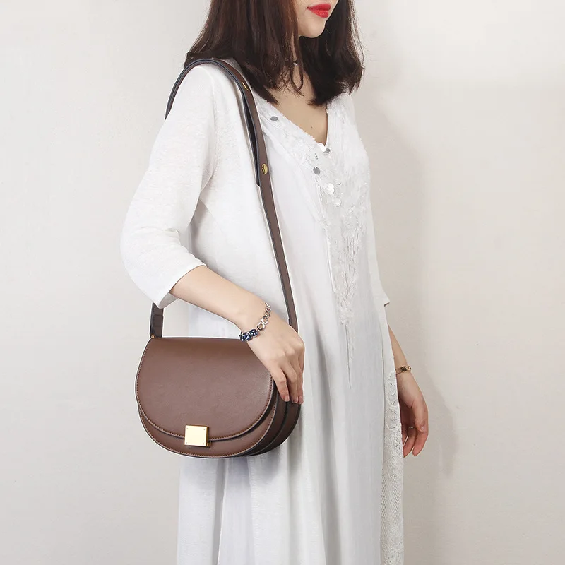 

New Fashion Leather Lady Bag of 2019 Retro Wide Shoulder Strap Single Shoulder Oblique Cross Semicircle Bag