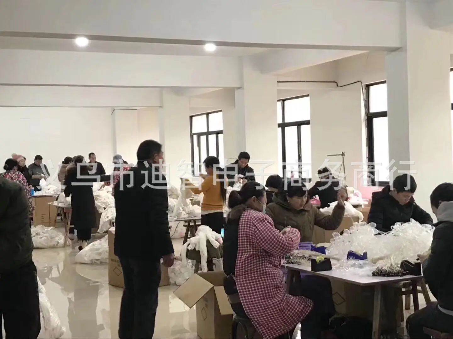 Douyin Стиль Знаменитостей будет перемещать кролика Ушастый головной убор плюшевый кролик Кепка с ушами креативный милый кролик Air Bag cap