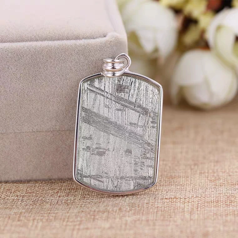 Подлинный натуральный Gibeon метеорит Прямоугольный кулон 34x23 мм Moldavite для женщин и